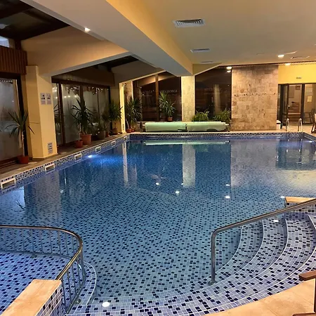 Apartment Princeps De Cura Fitness - Swimming Pool